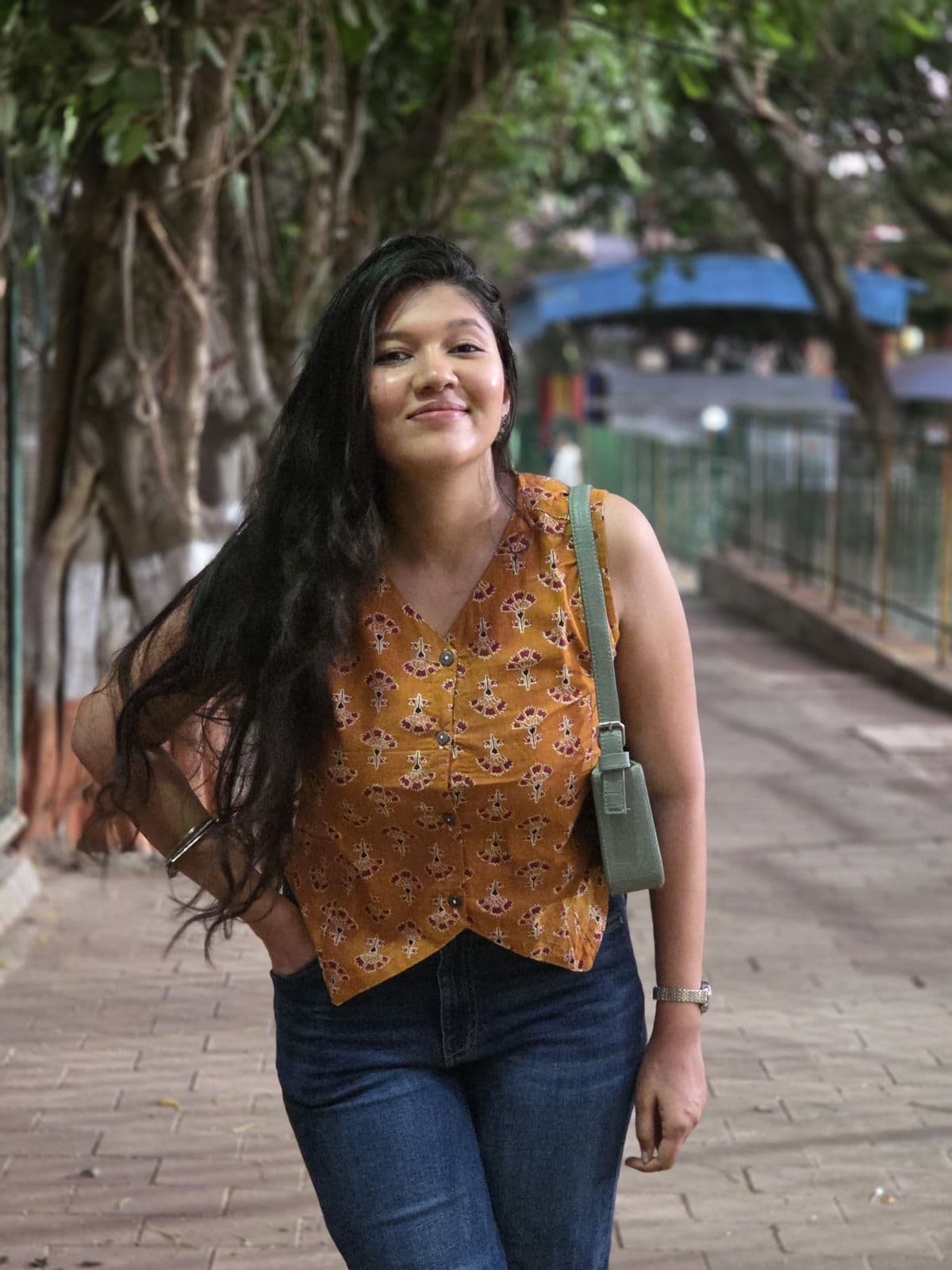 Mustard buti vest top